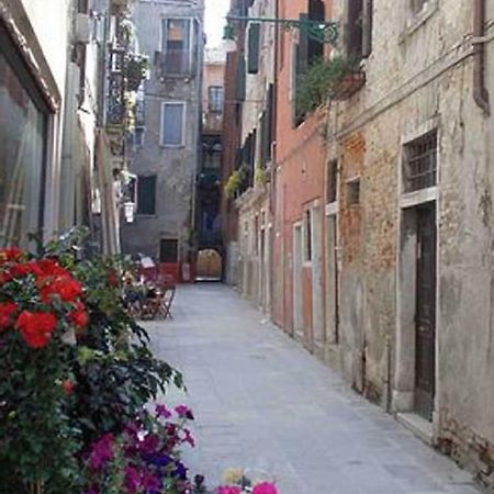 Ca' San Silvestro 2 Terrazze Nel Cuore Di Venezia Veneza Exterior foto