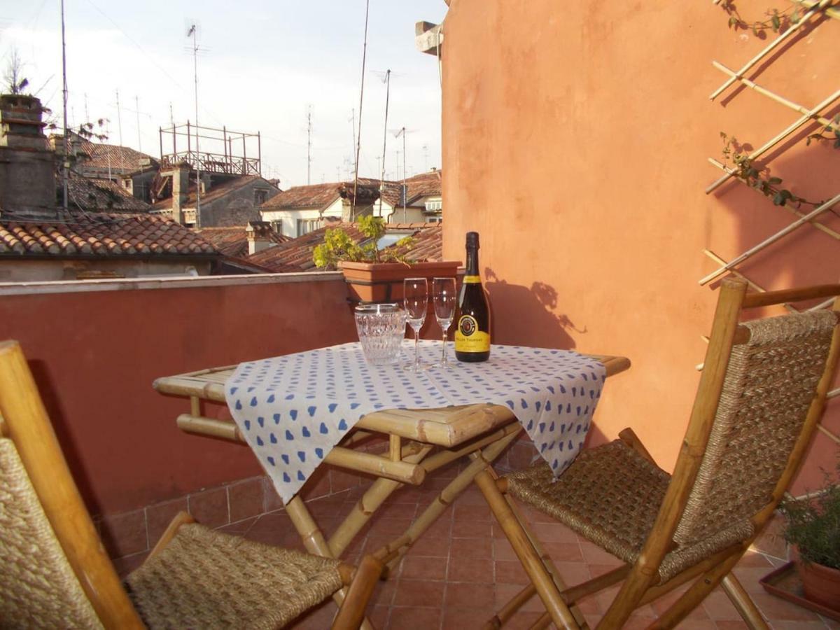 Ca' San Silvestro 2 Terrazze Nel Cuore Di Venezia Veneza Exterior foto